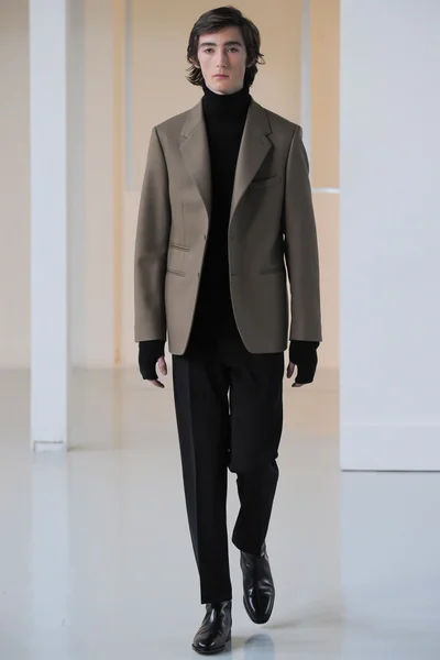 Look 16